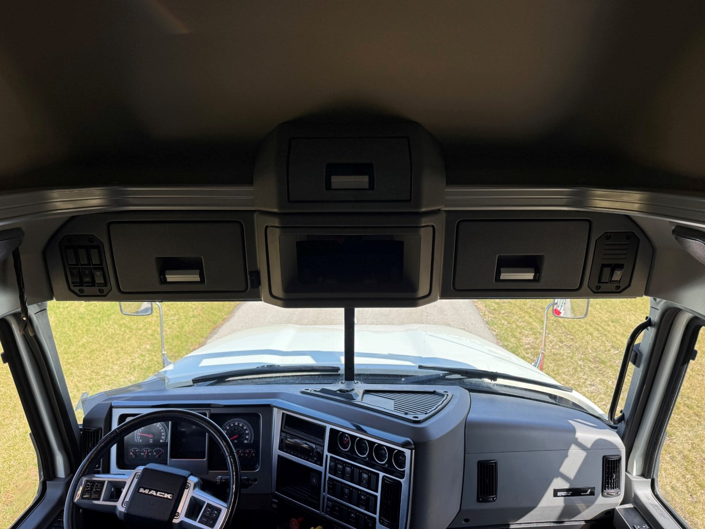 Used 2023 Mack Pinnacle - image 20